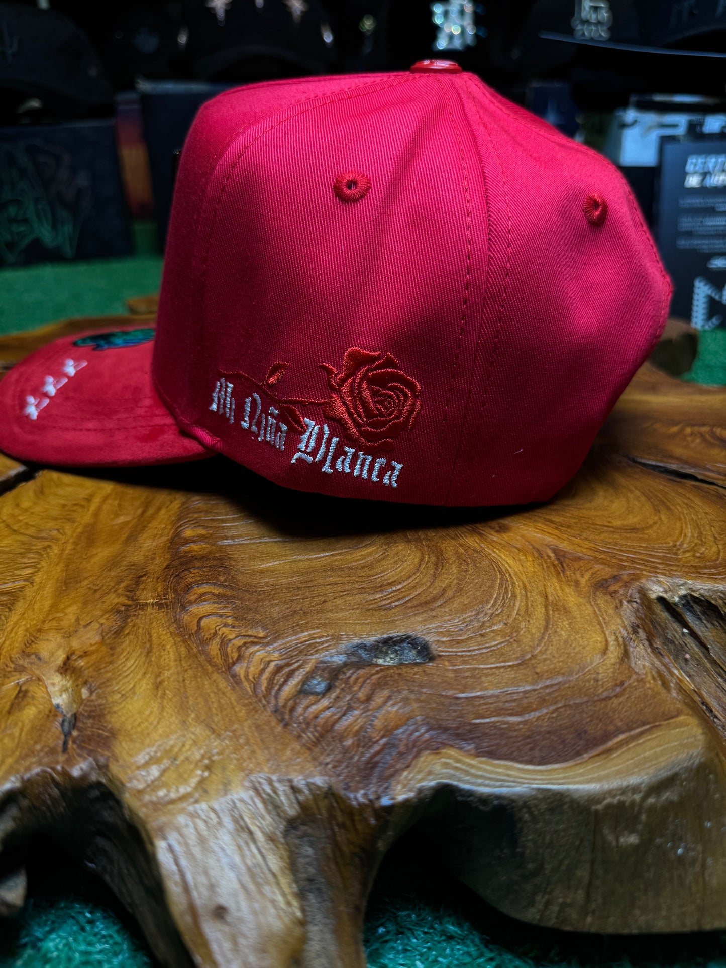 SANTA RED CHAVA hats