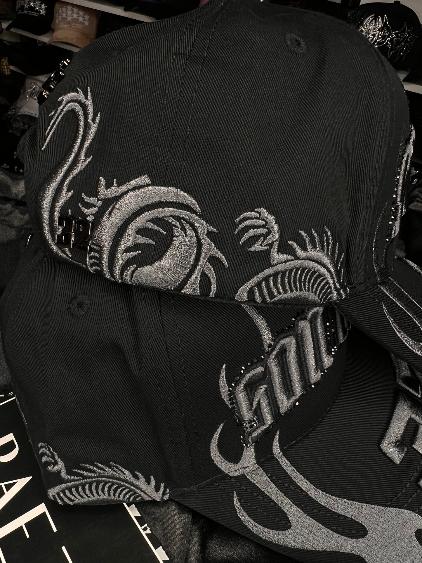 F&F BAEZ X SHIFU cubre polvo y certificado